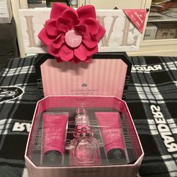 New Vs Bombshell Gift Set $70 Pick Up In Fontana For That Special Some1