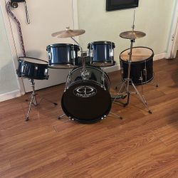 Kids Drum Set Excellent Condition 