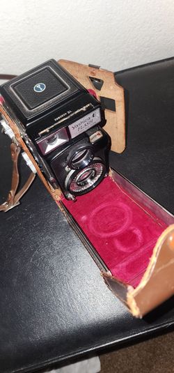 Yashica E Flash (Rare model) MEDIUM FORMAT CAMERA & WORKS!