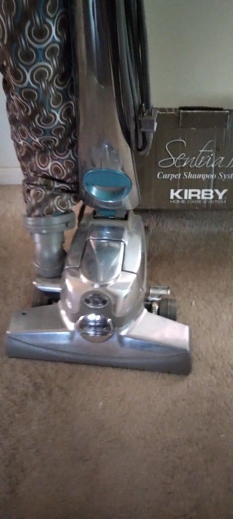 Kirby Vsccum W/shampoo Attachment & Bottle Of Shampoo