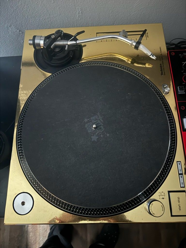 Turntables: Set Of Technics 1210mk2