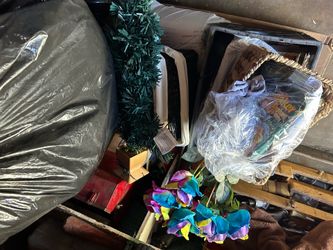Free stuff must pick up in La Puente right now no holds