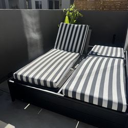 Outdoors double day bed with cushions