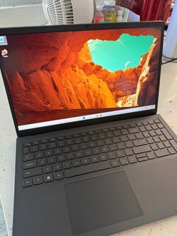 2023 Dell Inspiron 3520 16 GB RAM 256 GB NVME SSD