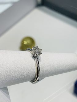 Gold diamond ring