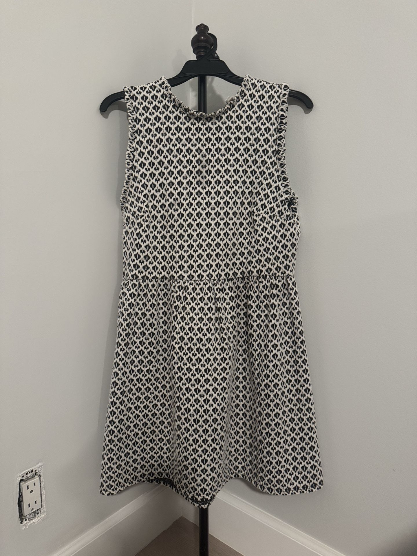 Women’s M corporate work dress black and white