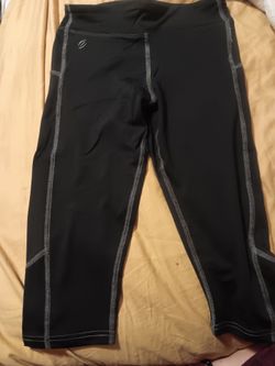 4 New womens polyester black capri Pants/leggings