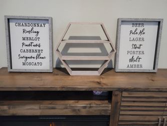 Decorative shelf with pictures