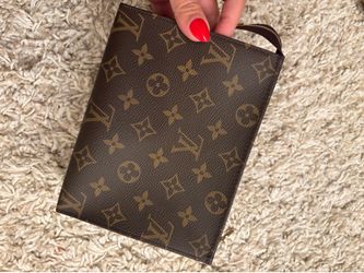 Louis Vuitton toiletry 19