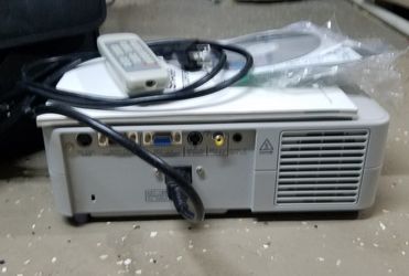 Sharp projector in working conditions. come with menual and power wire. make offer