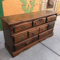 Solid Wood 8 Drawers Dresser