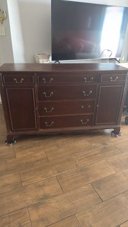 Chest of drawers