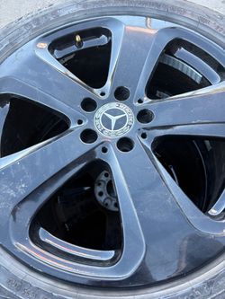 Mercedes-Benz Black Alloy Wheel with Tire