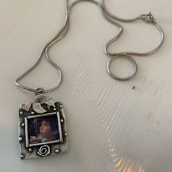 Hermoso Collar Portarretrato