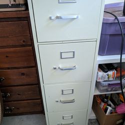 4  Drawer Filing Cabinet 