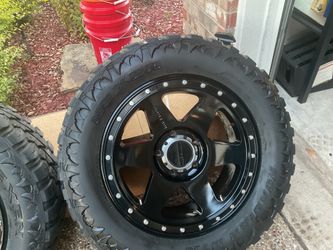 Method wheels 5x150 with Nexen tires 305/55/20