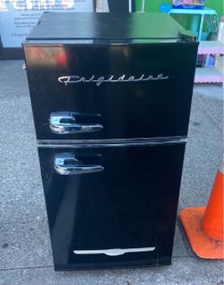 Fridgedaire Mini Refridgerator