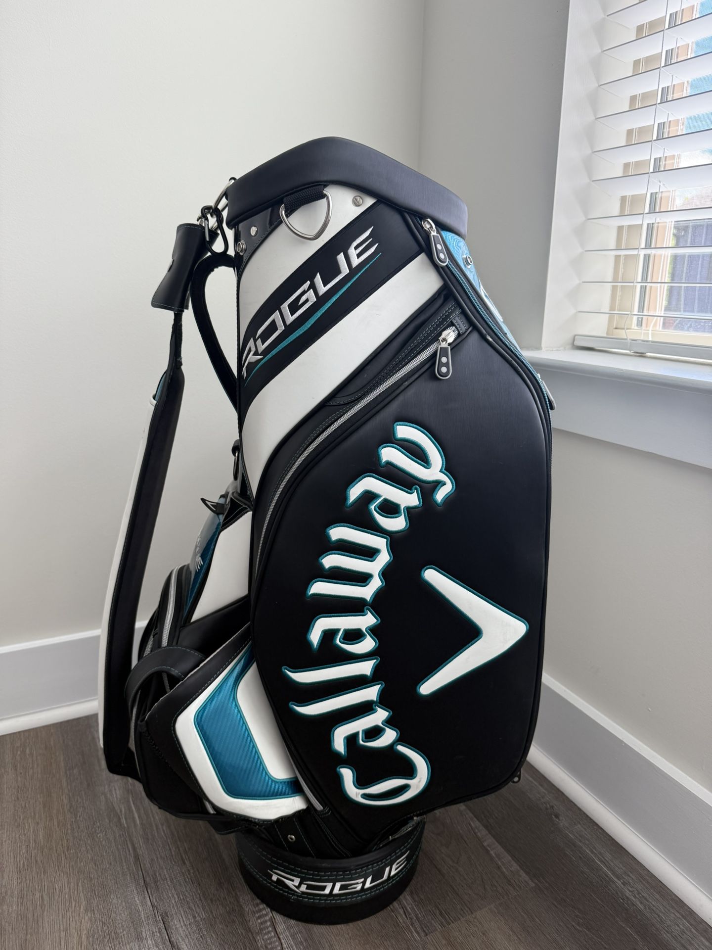 Callaway Rogue staff tour golf bag black white teal NICE
