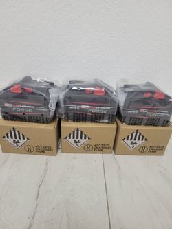 Milwaukee
M18 18V Lithium-Ion REDLITHIUM FORGE HD 12.0 Ah Battery