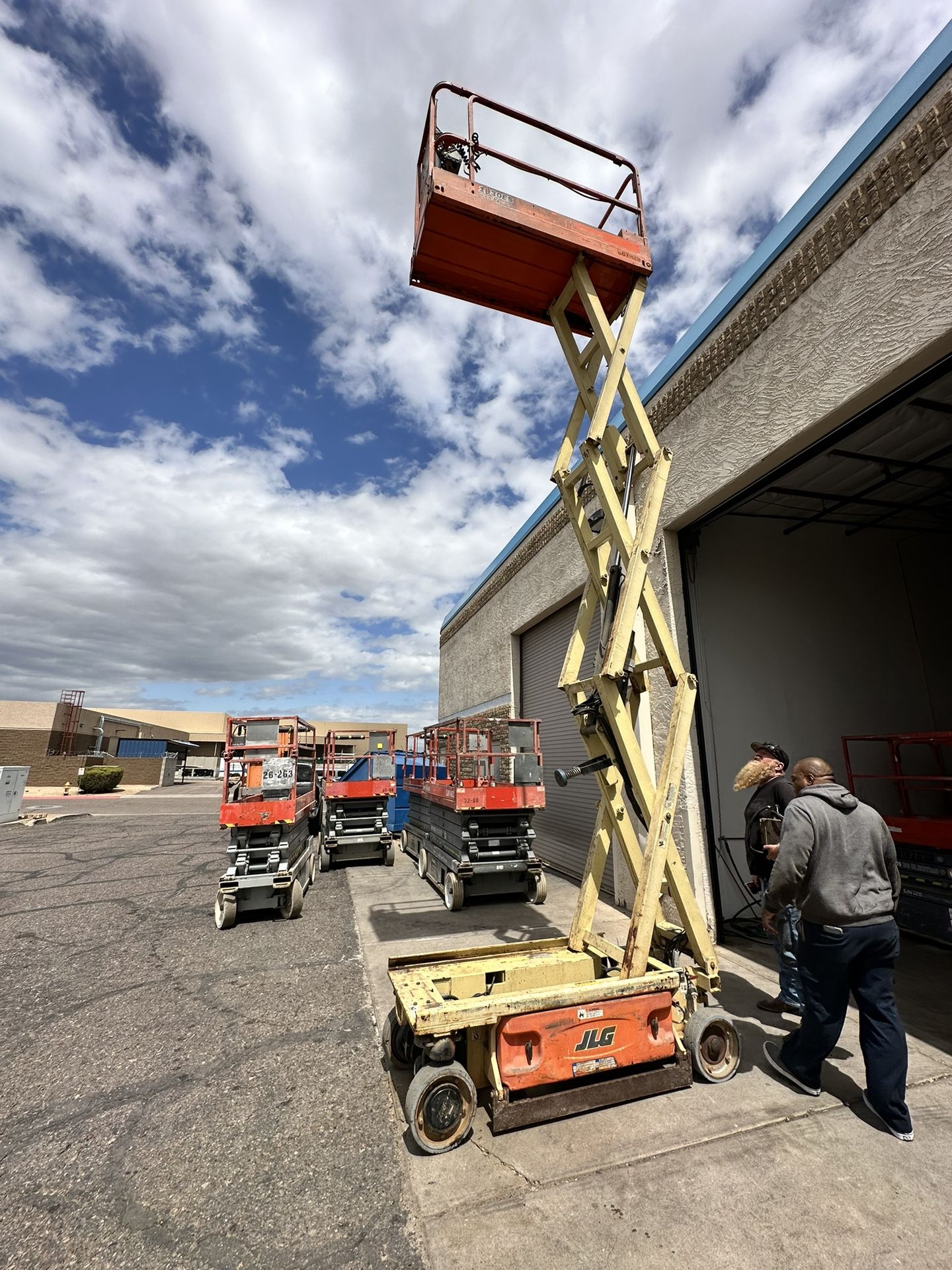 Low HRS JLG lift For Sale