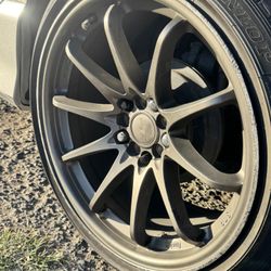 STR 901.     Enfrente 18x9.  5-114.3  solo es 1. Nuevo en caja   Trasero 2. 18x8  llantas 205/40/18