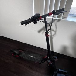 Like New 35mph Electric Scooter (Hole In Back Tire)