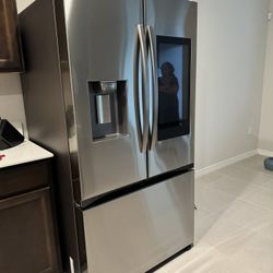 Samsung Refrigerator w/ Family Hub