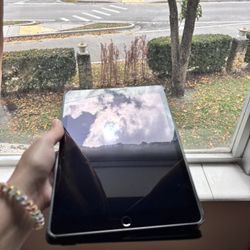 IPadOS 18.5. 9th Generation. 64 GB. 