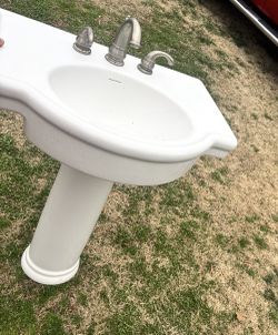 Pedestal Sink