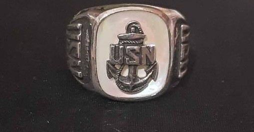 1965 US Navy Ring with mother of pearl Size 11