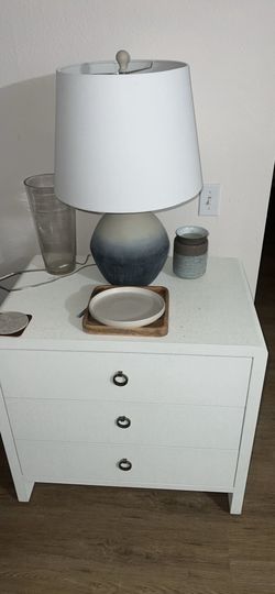 Elegant White & Blue Ceramic Lamp 🕯️(obo)