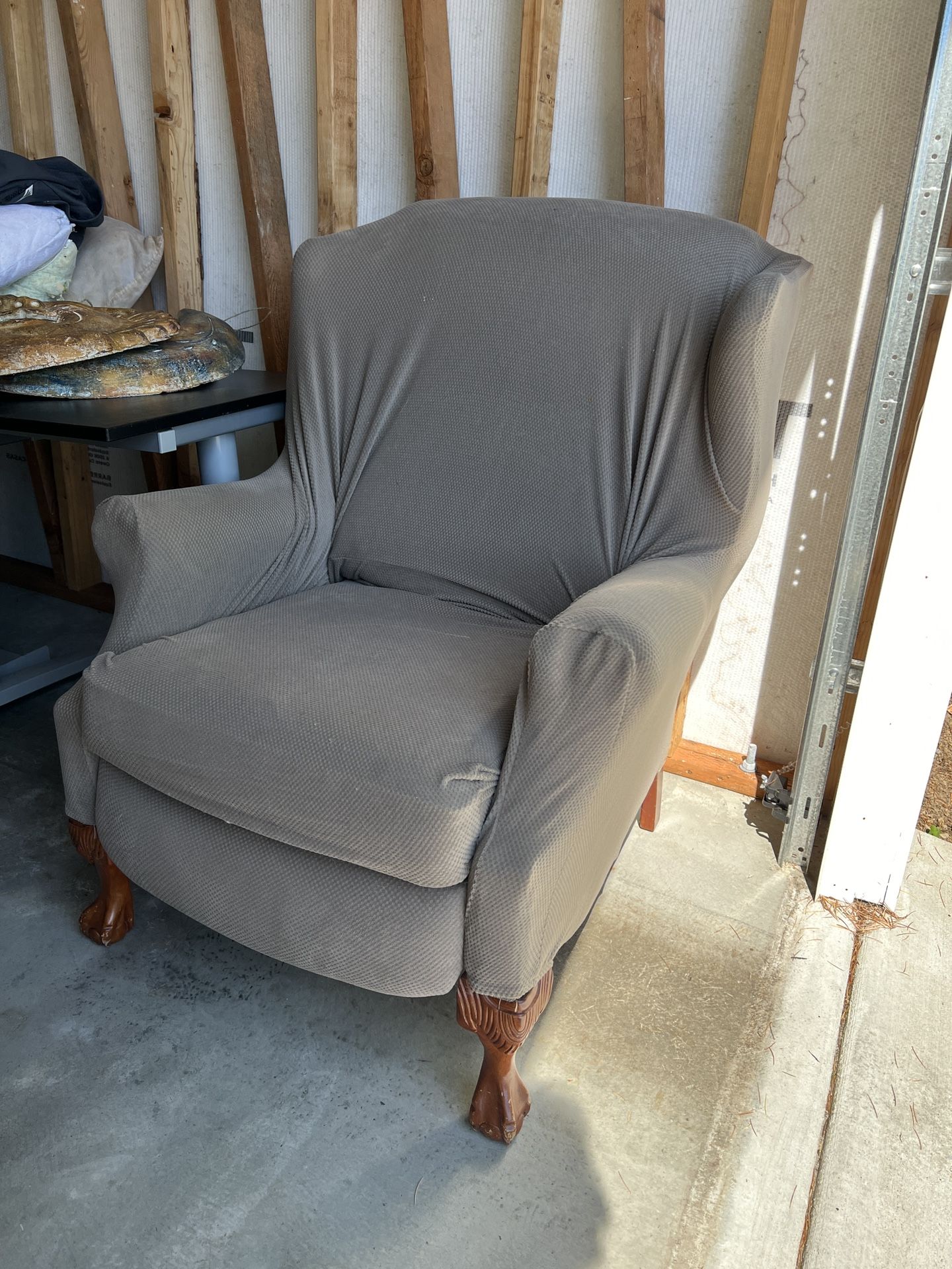 Free Wingback Reclining Chairs