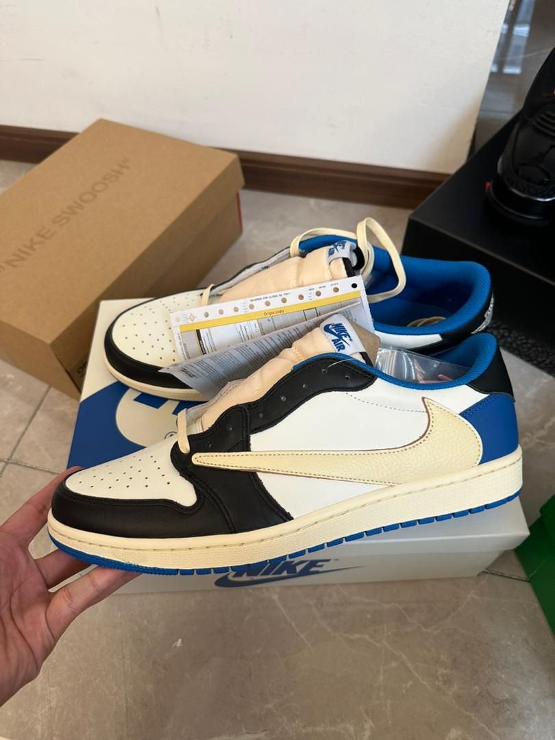 Size 9.5 Men Aj1 Travis Scott Jordan 1