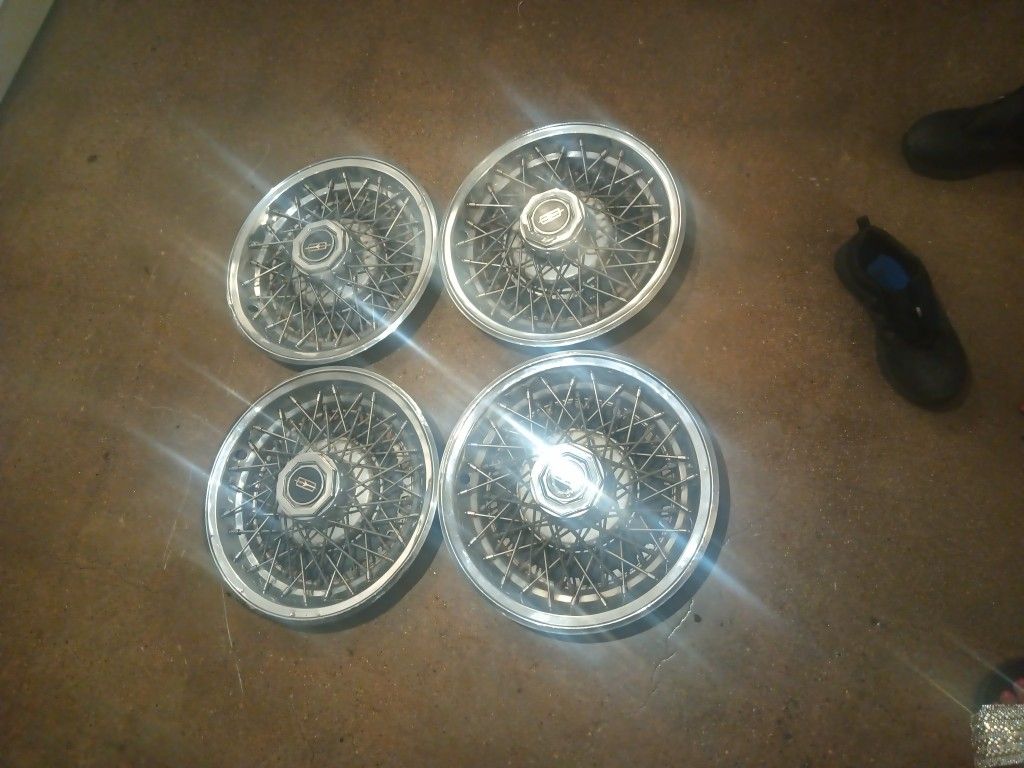 Oldmobile Cutlass Supreme Metal Hub Caps