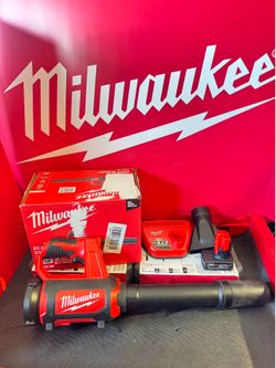 Milwaukee M12 12V Lithium-lon Cordless Compact Spot Blower with XC Battery Pack 4.0 Ah and Charger Starter Kit