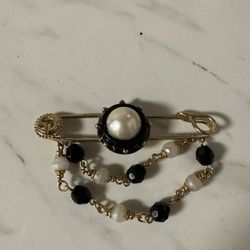 Vintage Pearl Chocker And Brooche 