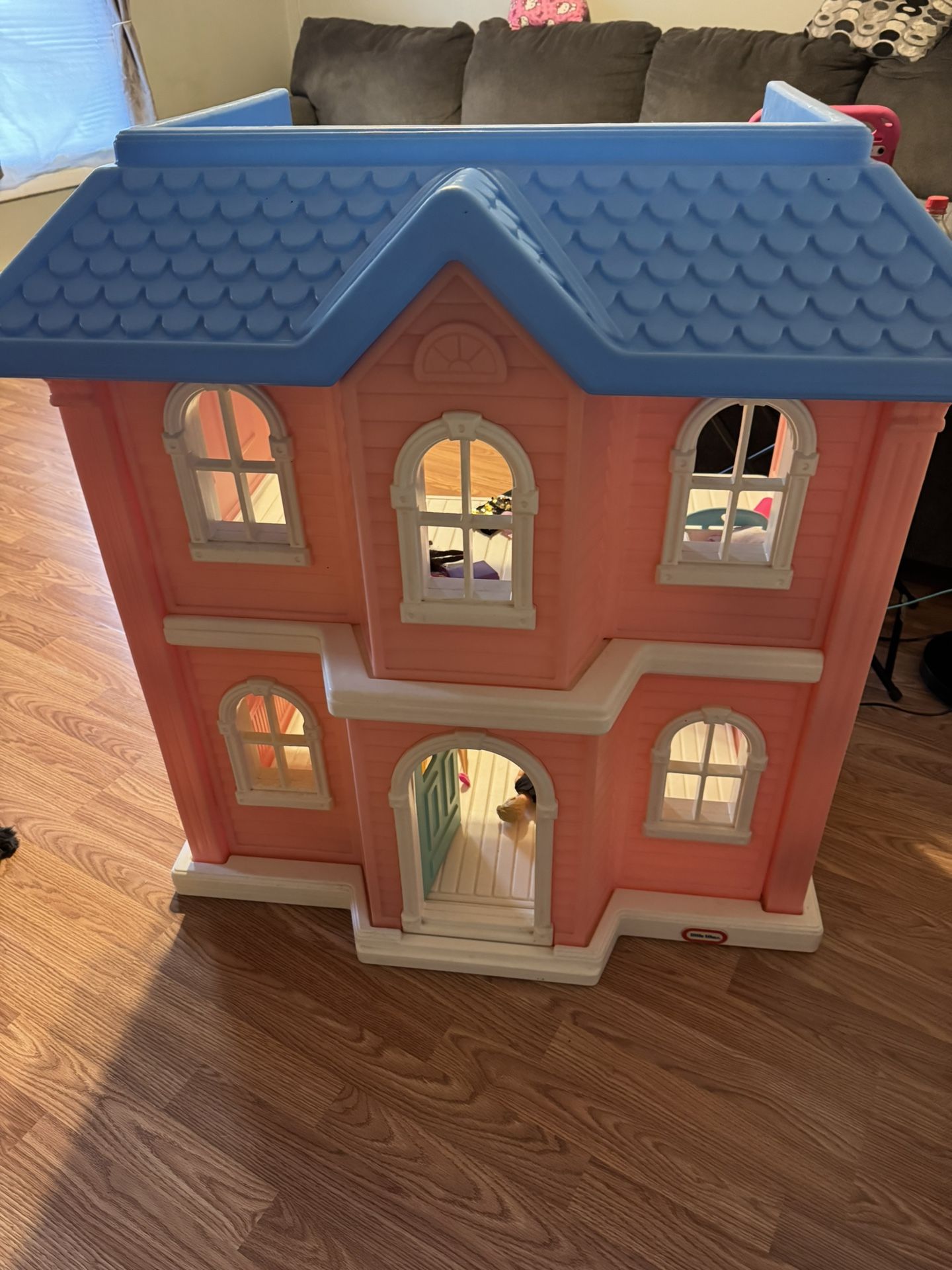 Little tykes  dollhouse