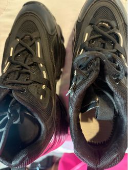 Black Steve Madden tennis shoes with lift