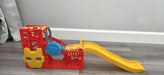 Iron Man garage/ramp playset