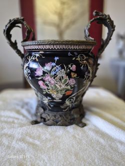 Collectible Chinese Floral Vase