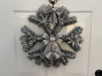 18" Wreath Silver Floral with Lights