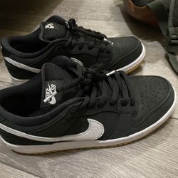 Nike SB dunk low black gum size 8.5M used