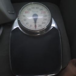 Vintage HEALTH-O-METER BATHROOM SCALE Professional Capacity 300lbs weight