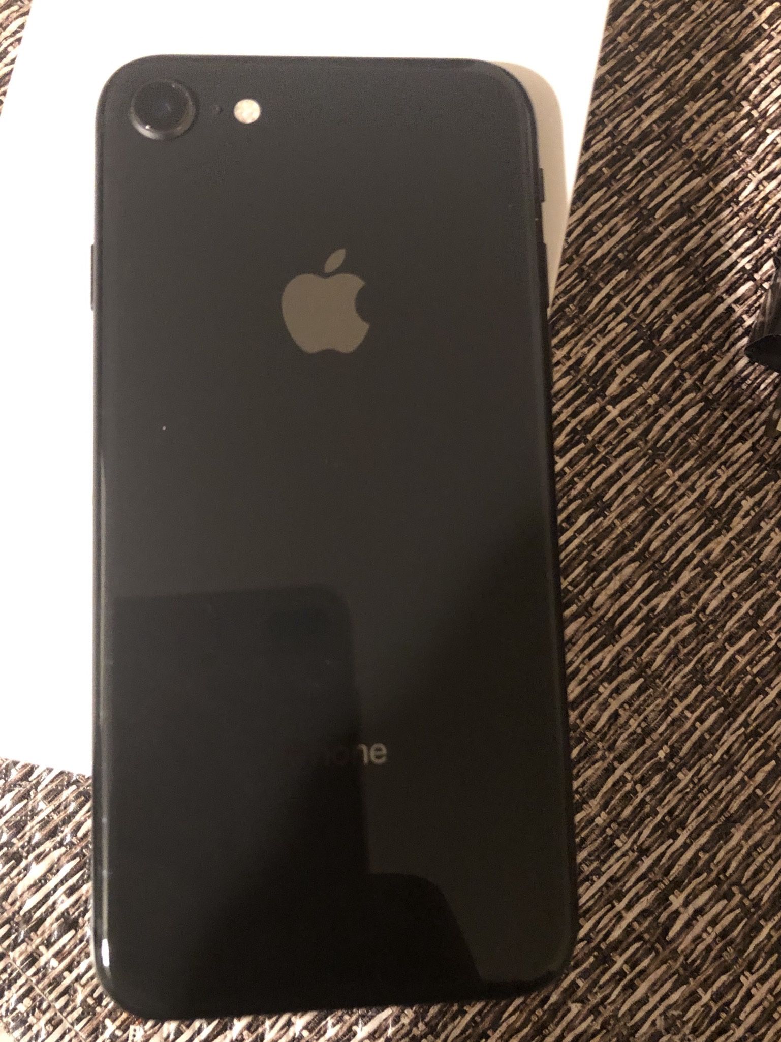 Factory unlocked apple iphone 8 64 gb, store warranty