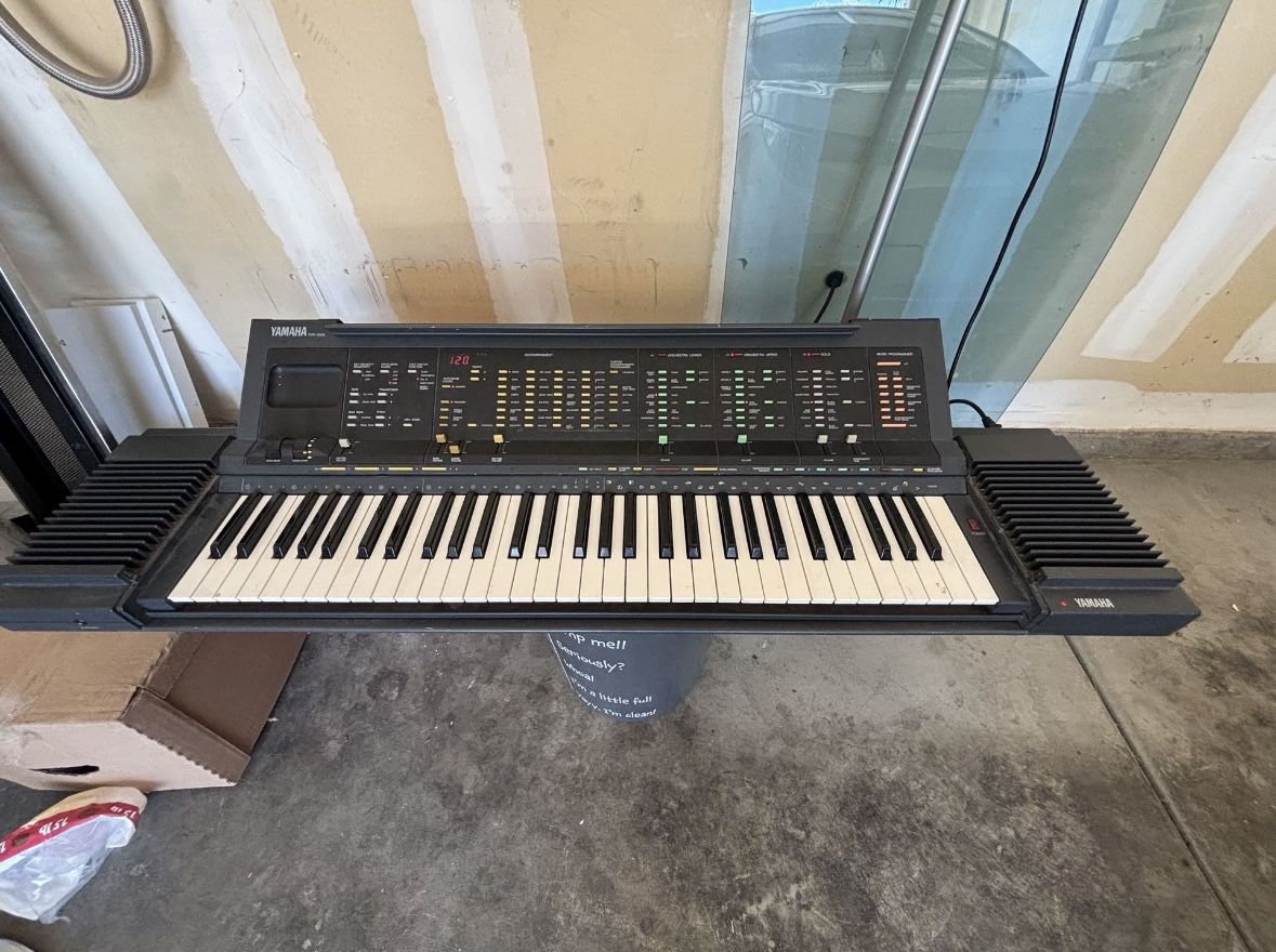 Yamaha PSR6300 Keyboard