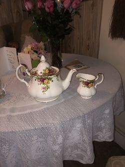 tea pot and creamer container