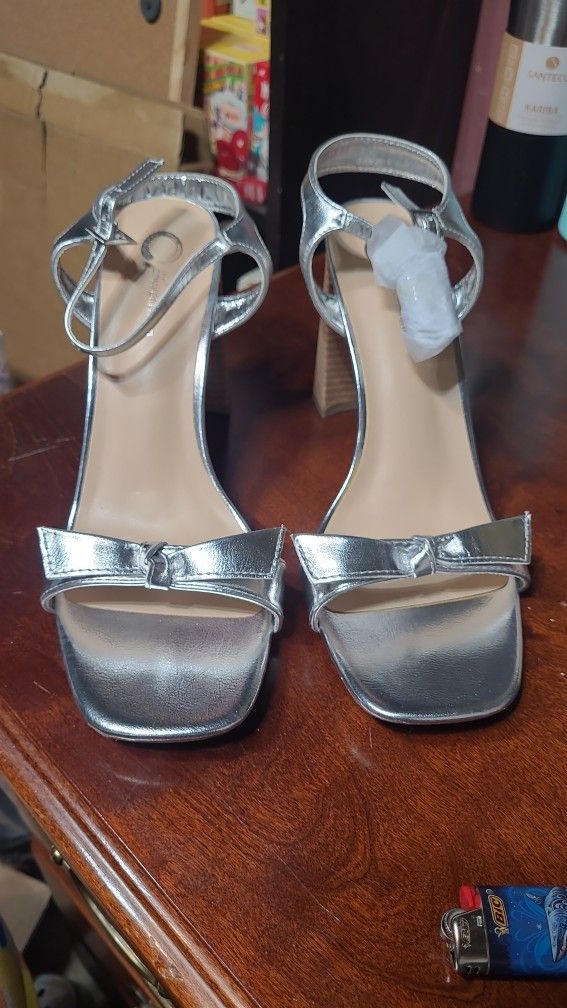 Sz 12 Journee Collection Women's Dianne Pump Sandles Silver