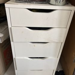 IKEA drawer it’s d white color 
