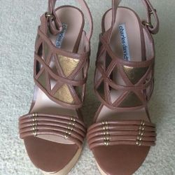 New Charles by Charles David Retail $129.00 wooden leather platform wedge handcrafted design made in Italy size 7M