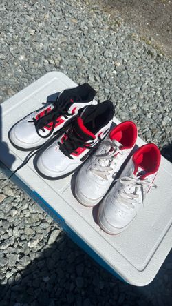 Kids tennis shoes